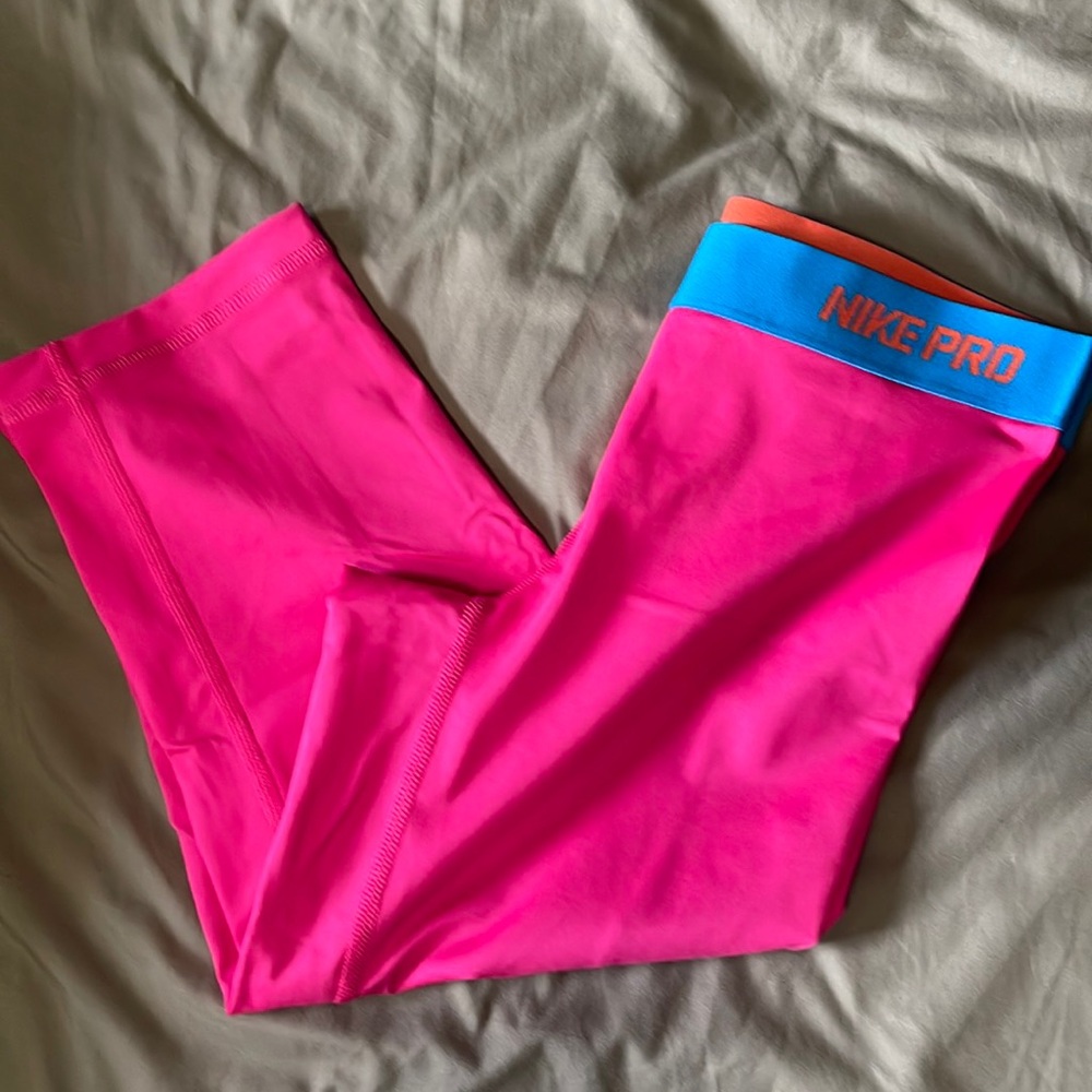 Nike pro Capri leggings. Size M.